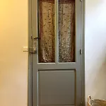בית נופש Colourful Townhouse In Mountain Village Square *