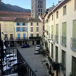 Colourful Townhouse In Mountain Village Square *