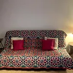 בית נופש Colourful Townhouse In Mountain Village Square