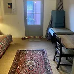 בית נופש Colourful Townhouse In Mountain Village Square