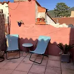 בית נופש Colourful Townhouse In Mountain Village Square *