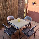 Colourful Townhouse In Mountain Village Square בית נופש *
